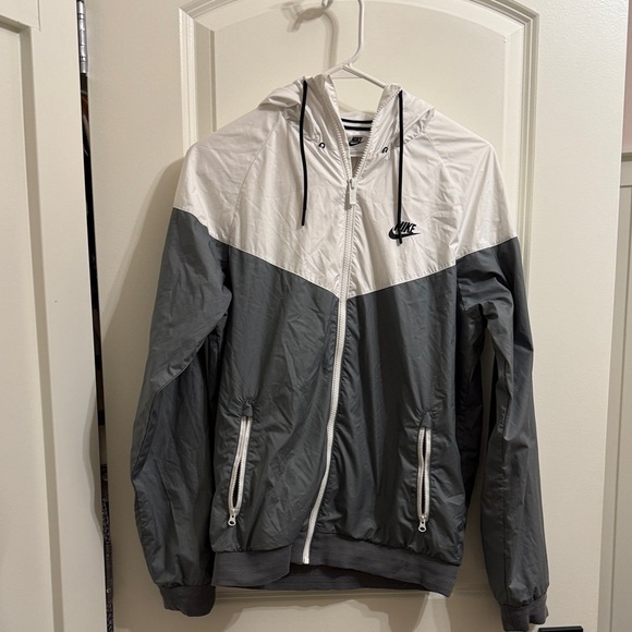 Nike Men's Two-Tone Gray and White Windbreaker - Picture 2 of 4